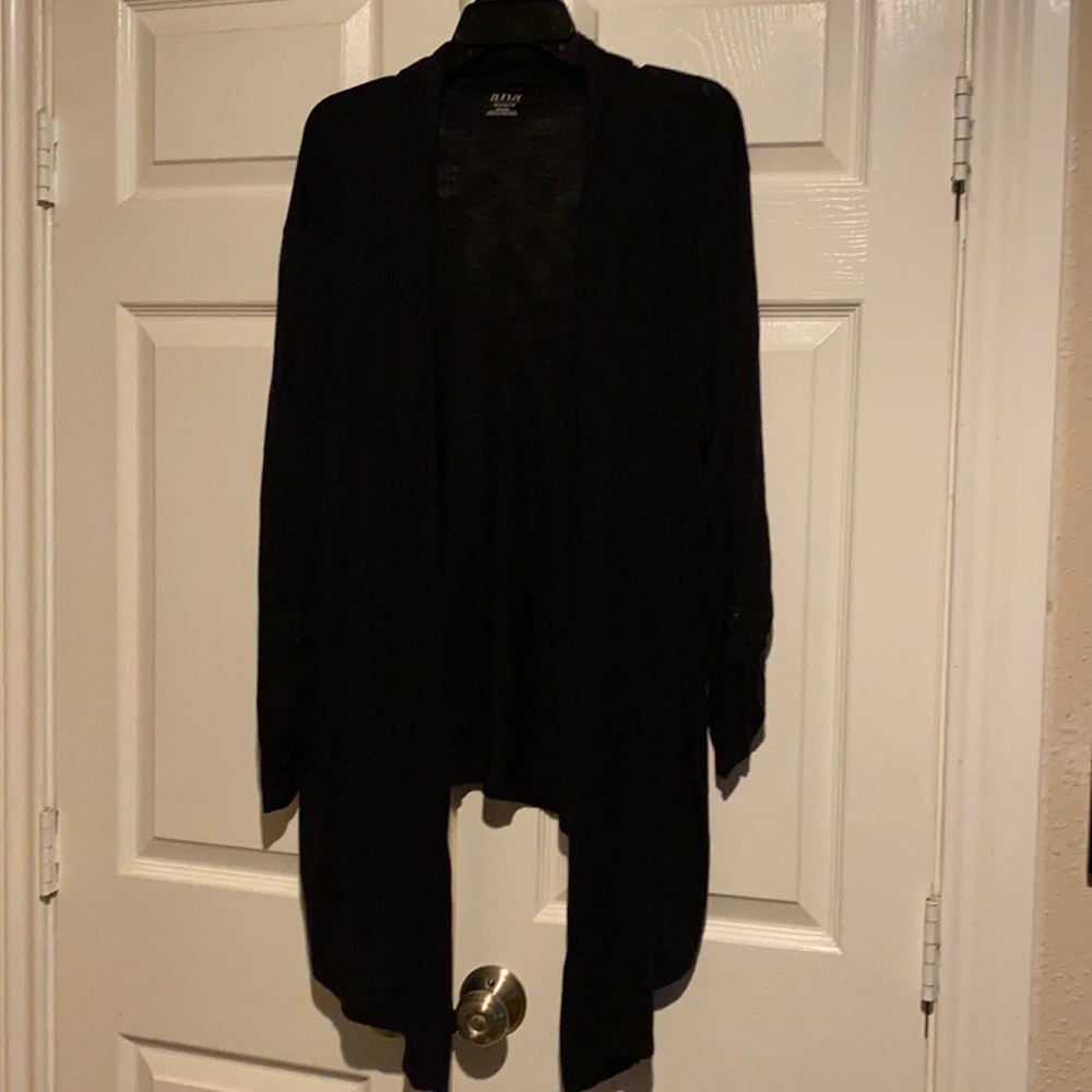 Black lightweight cover with longer front